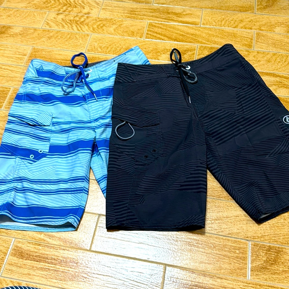 Volcom Mod-Tech shorts (26 / Y12)